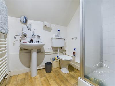 SECOND FLOOR APARTMENT - BATHROOM